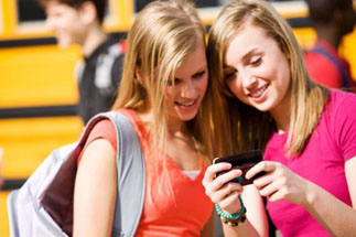A maioria dos jovens das classes A, B e C têm smartphone no país, diz E.life